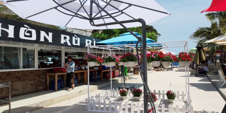 Thay bạt dù che quán cafe